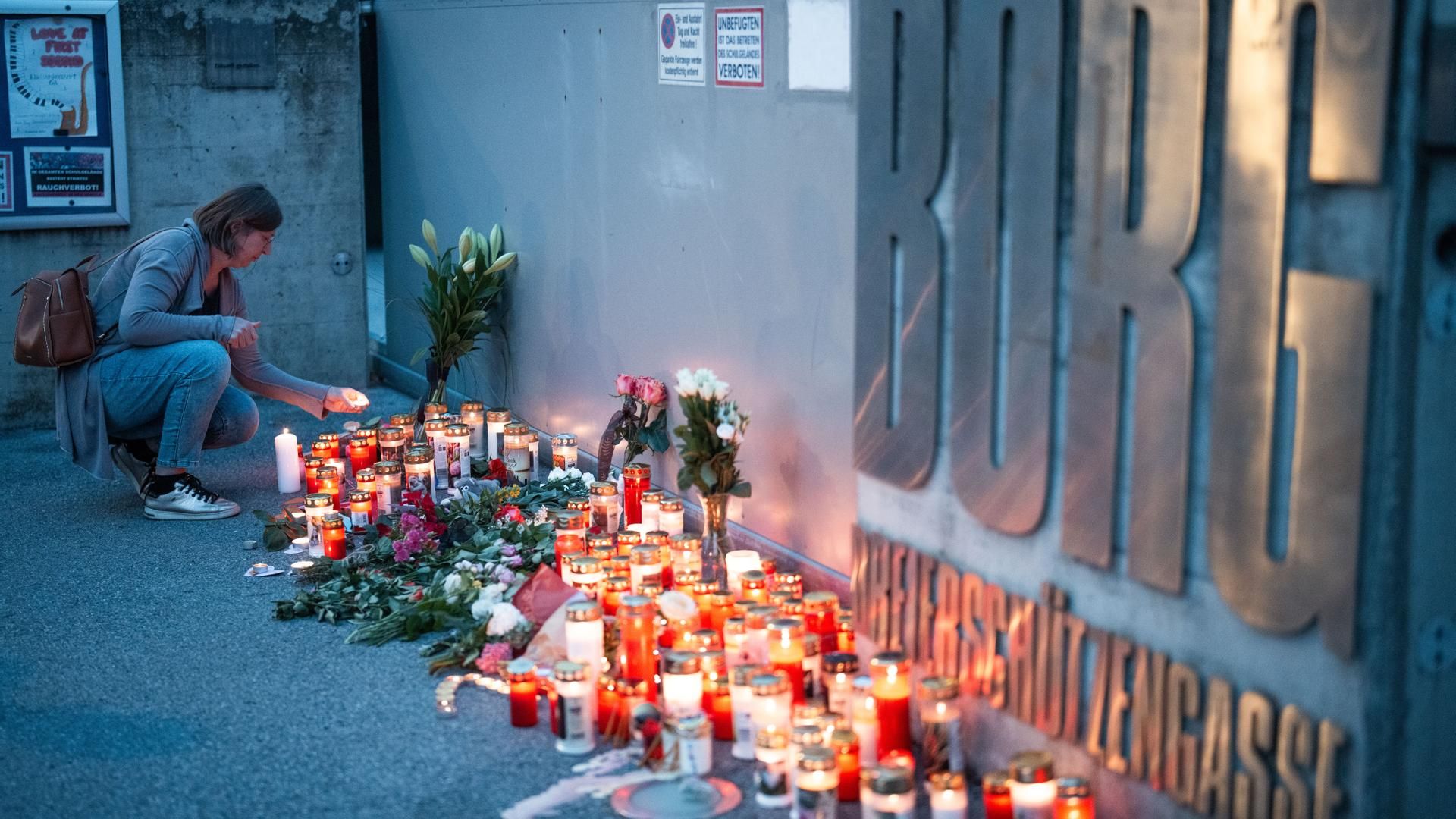 Duelo y pesar en Austria entre actos de recuerdo a los fallecidos en el tiroteo en un colegio de Graz