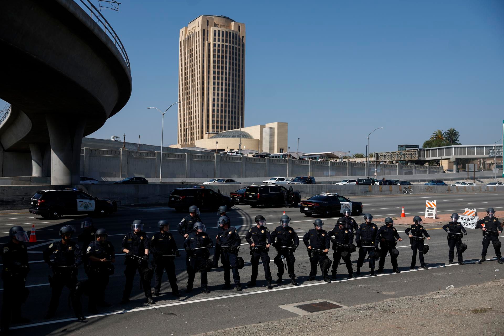 El gobernador de California le planta cara a Trump en medio de la violencia en las protestas