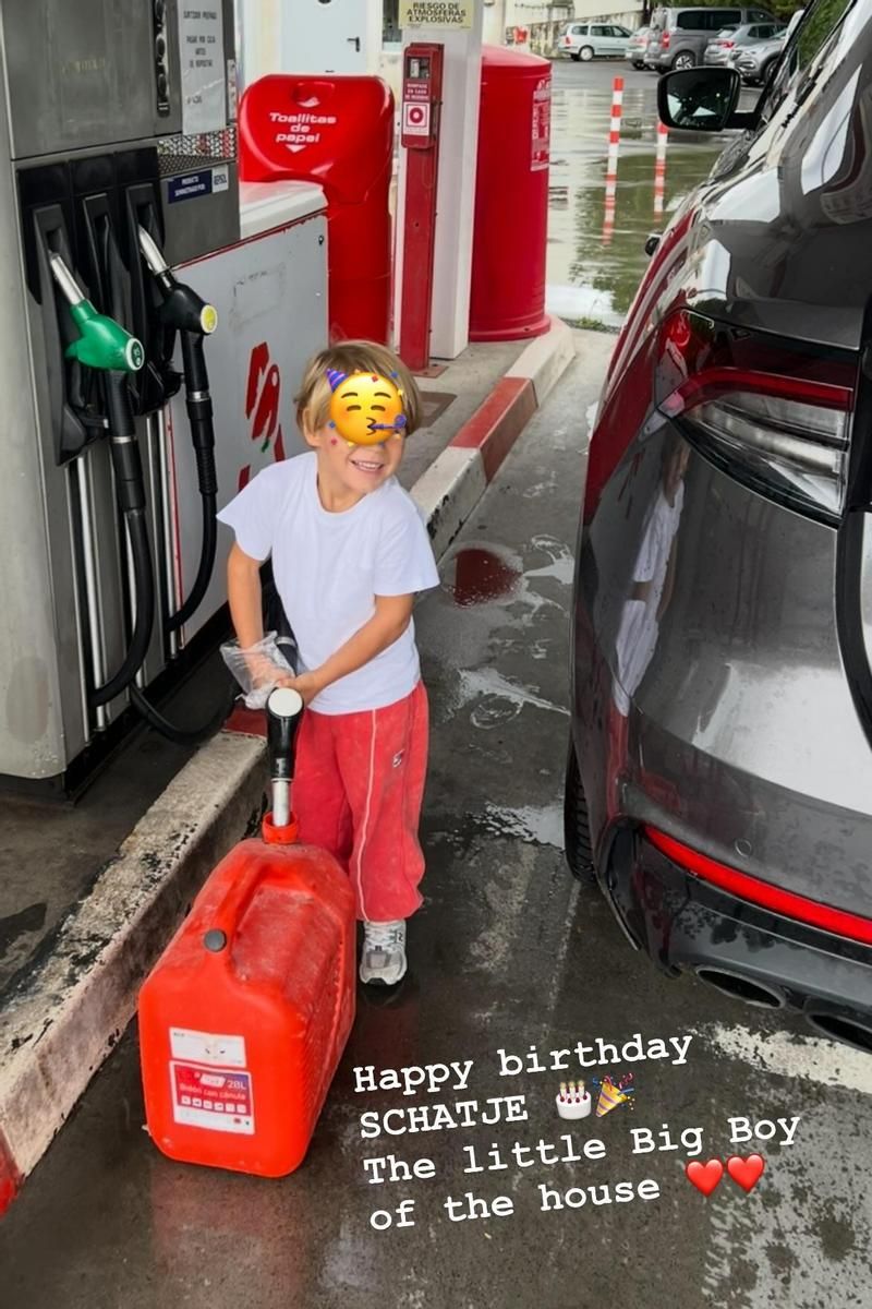 Jota Peleteiro felicita el cumpleaños al hijo mayor de su mujer