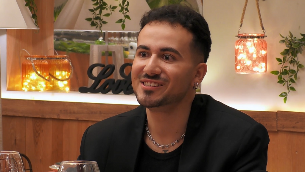 La inesperada red flag de un soltero de ‘First Dates’ que acaba con su cita: “No tiene experiencia”