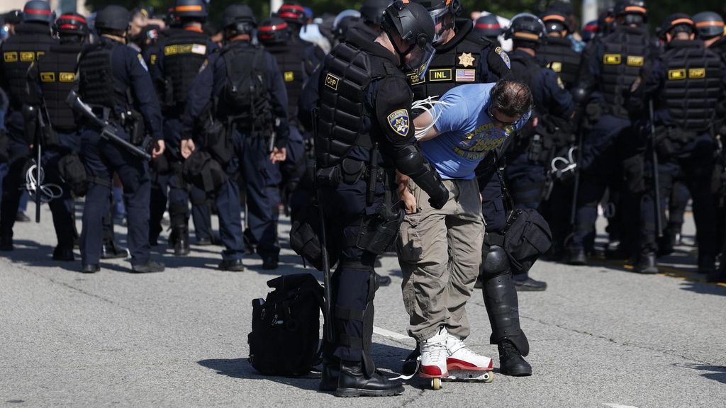 Las protestas se extienden por Estados Unidos: Trump, más cerca de invocar la Ley contra la Insurrección