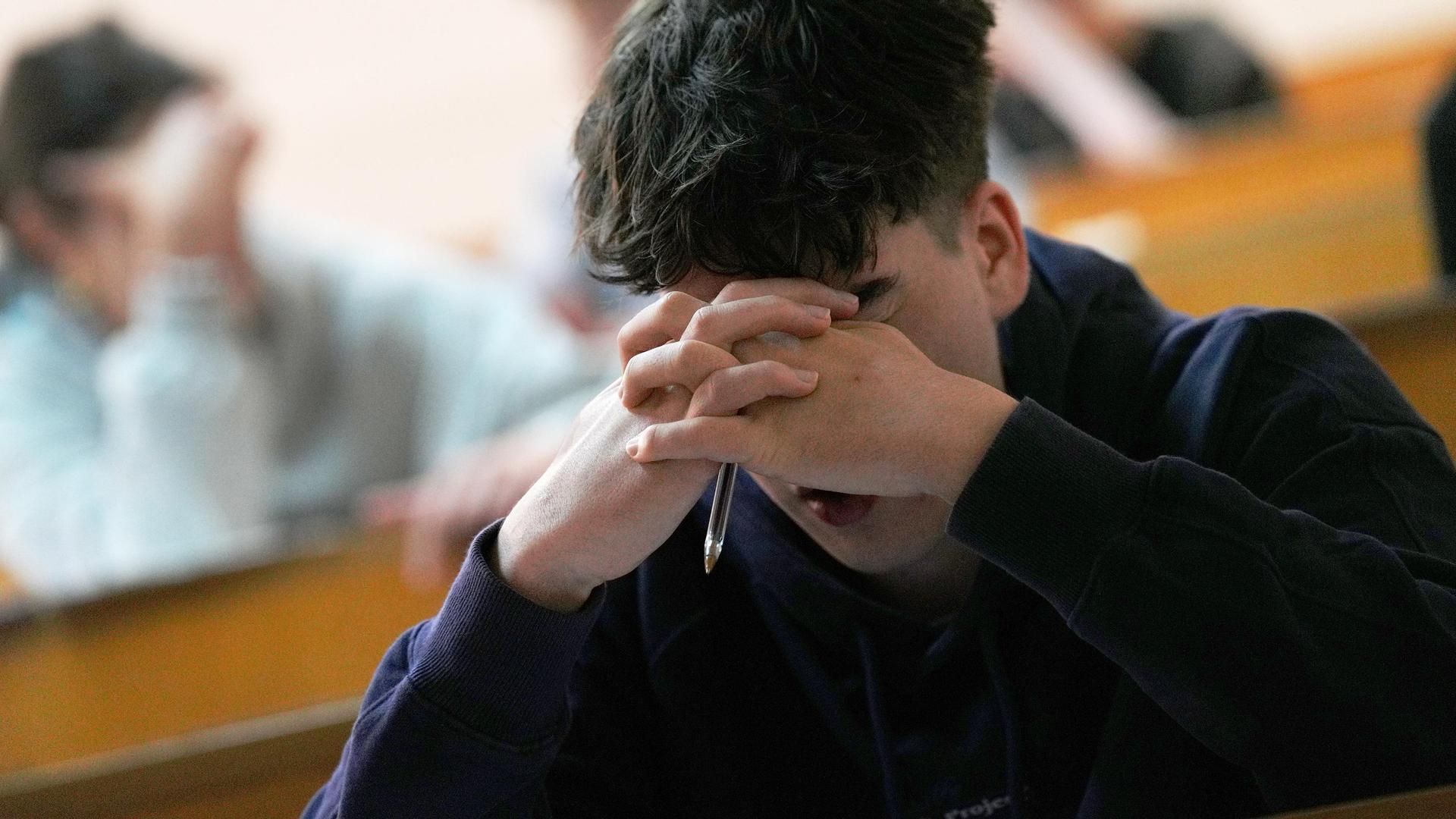 Pruebas acceso universidad - selectividad - exámen ebau en la facultad de ciencias de la comunicación