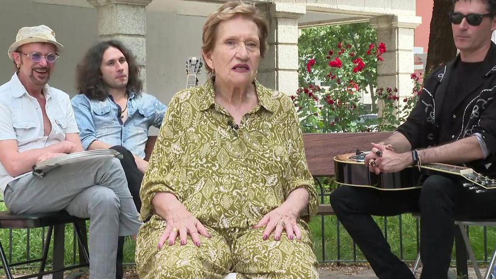 Unos músicos van a tocar a un hospital de Madrid y se topan con Shelly, pionera del rock en España: "La gente flipó"