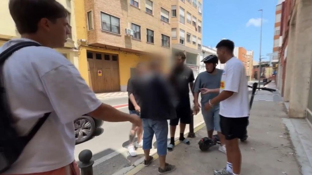Unos youtuber encuentran a un hombre agrediendo sexualmente a una niña en pleno directo