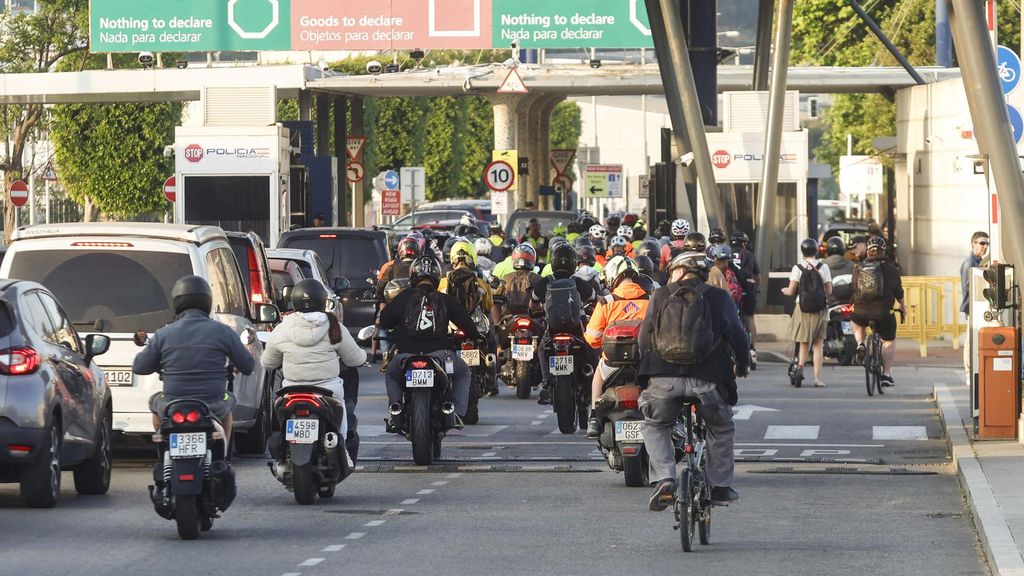 Alivio e incertidumbre entre los trabajadores que cruzan la frontera de Gibraltar tras el histórico acuerdo