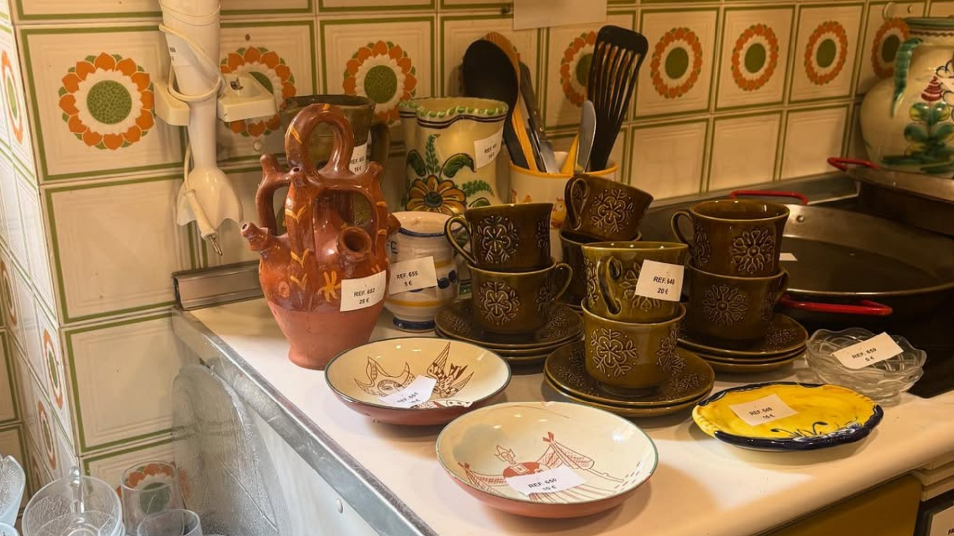 Artículos de una cocina de un market