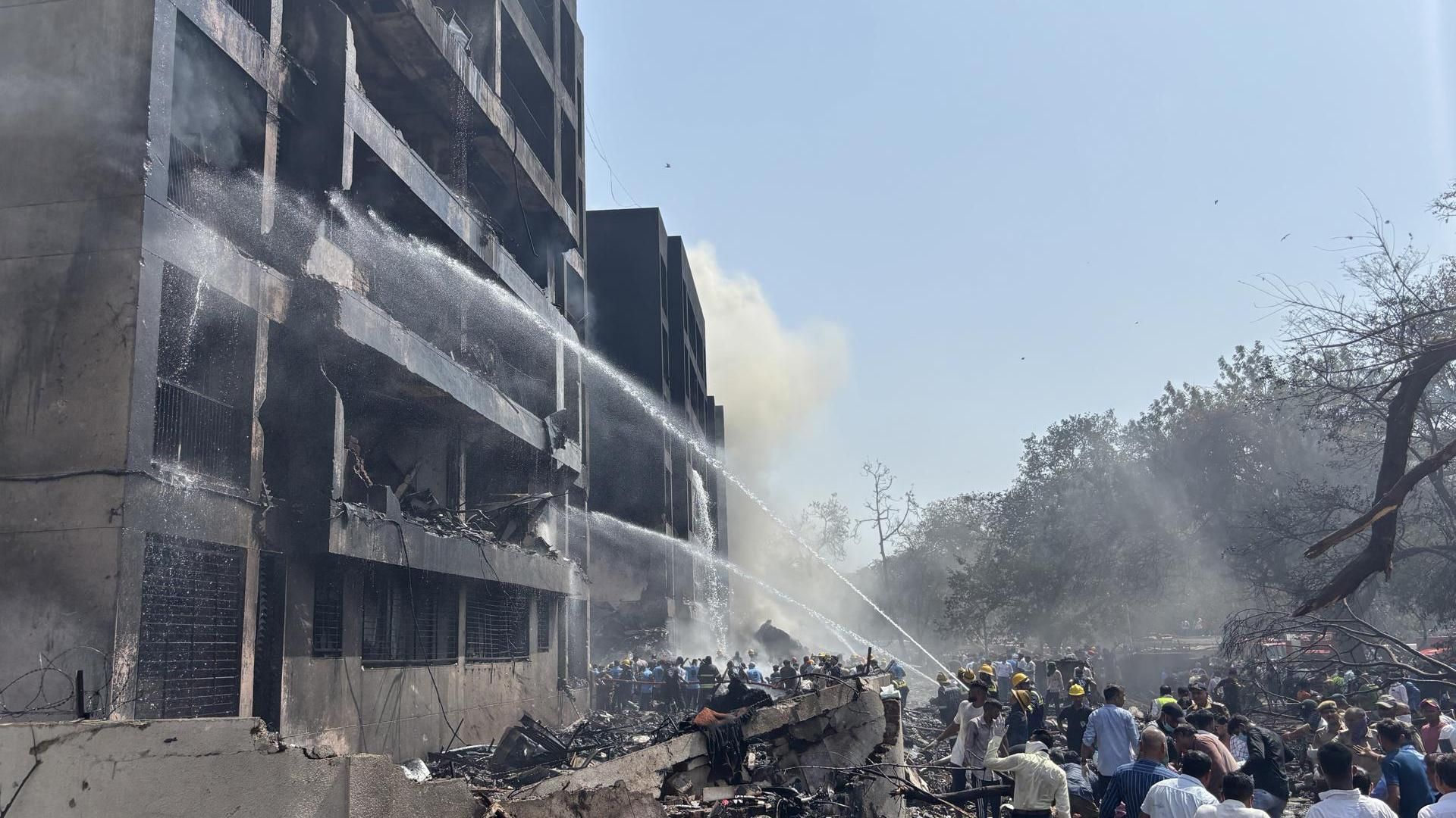 Así ha quedado el avión de Air India impacta en una zona residencial