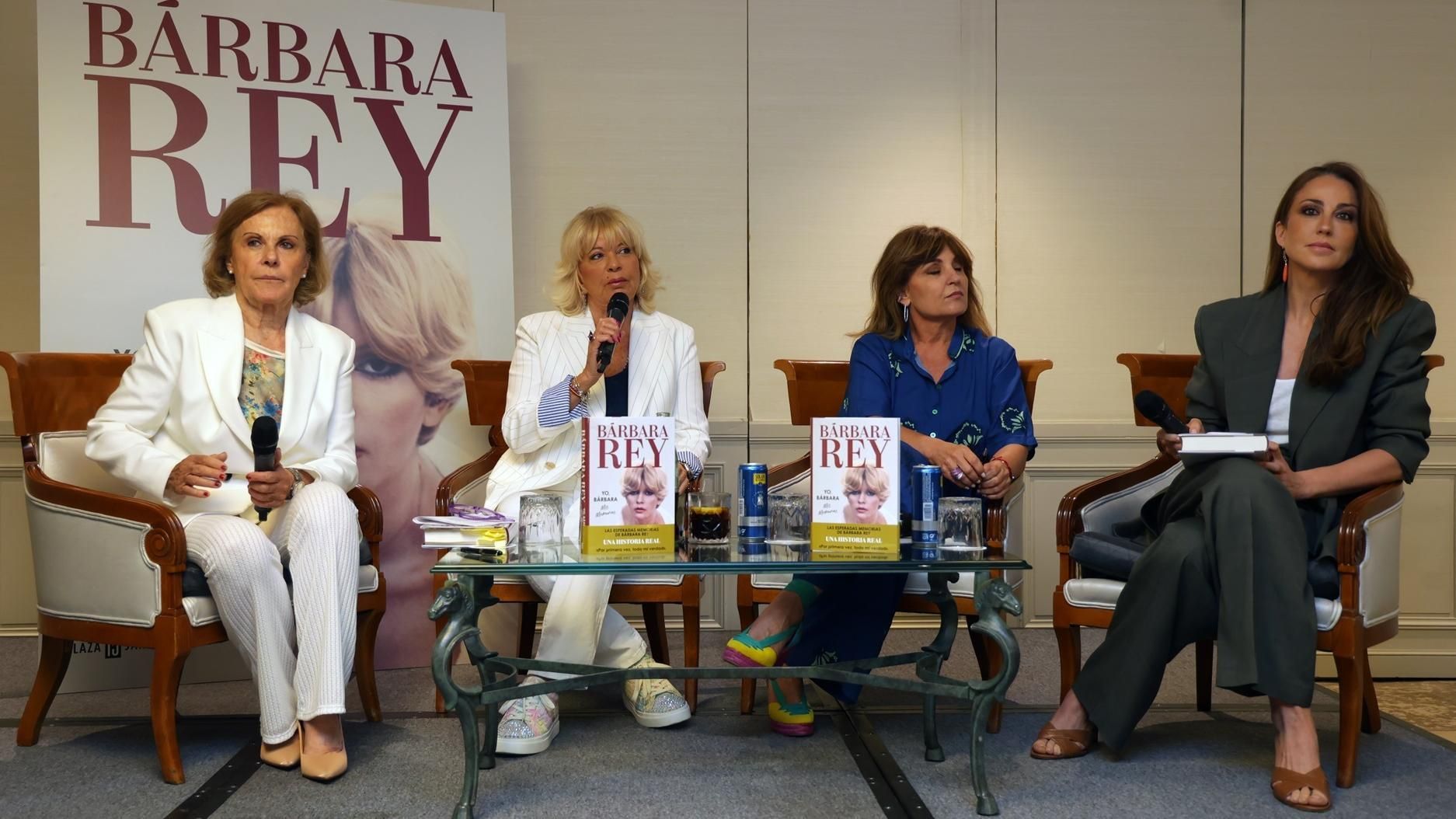 Bárbara Rey, acompañada en la rueda de prensa de sus memorias