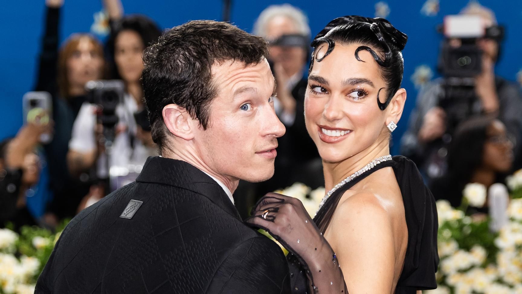 Dua Lipa y Callum Turner Dua Lipa y Callum Turner