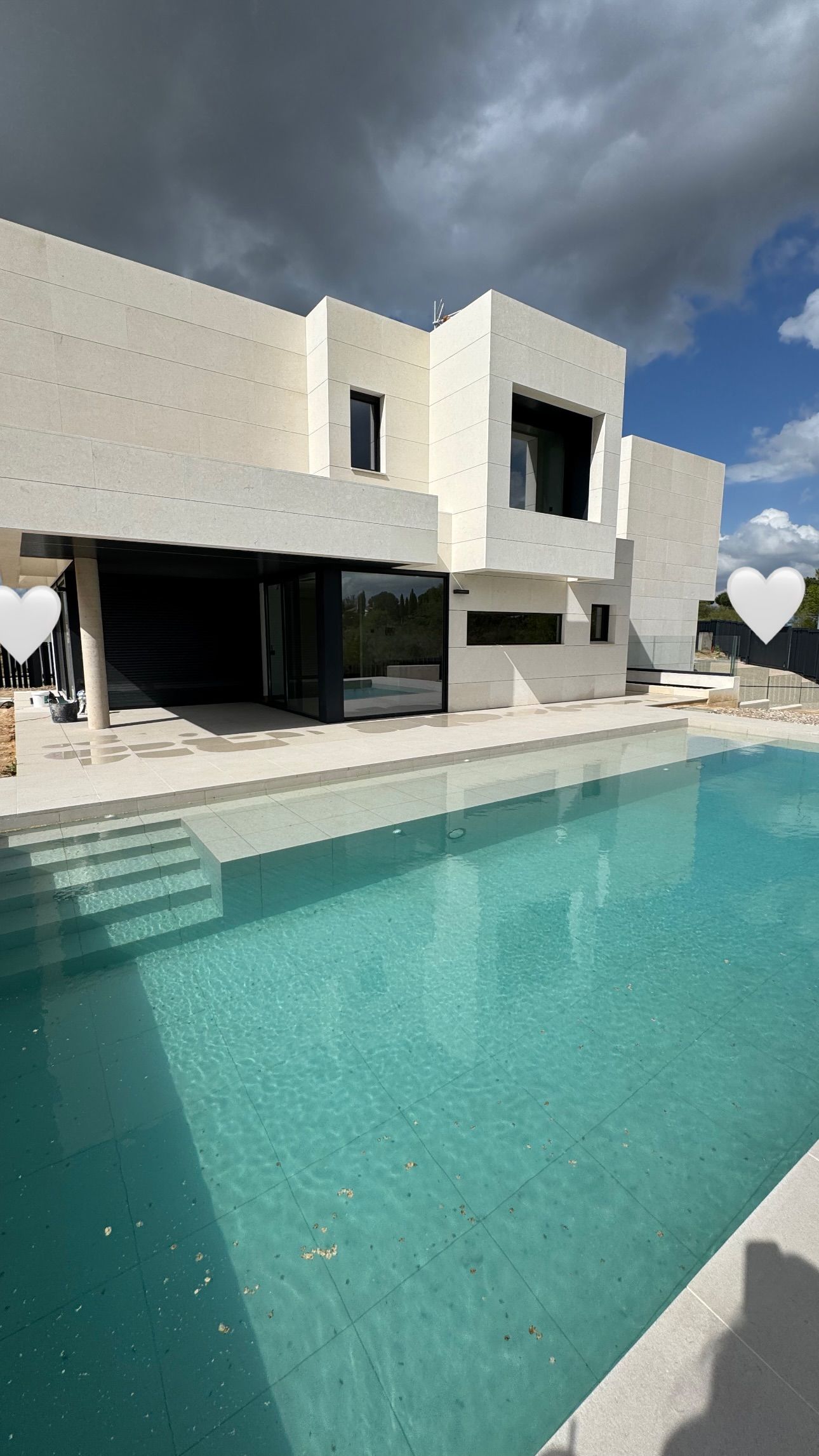La piscina de Violeta Mangriñán en su casa de Madrid