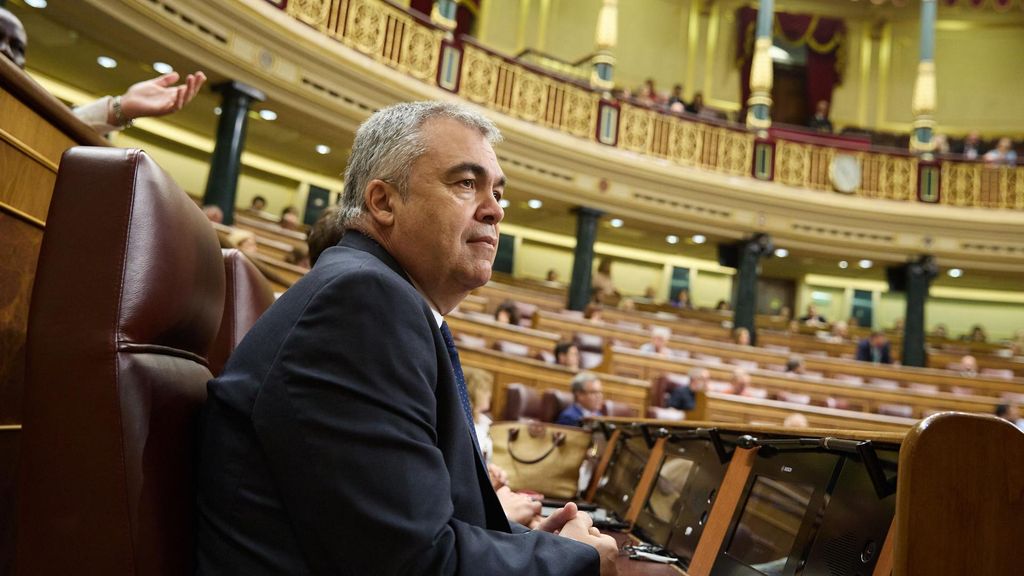 Santos Cerdán, recibido entre gritos de dimisión en el Congreso con Francina Armengol llamando al orden: “Dejen de patalear”