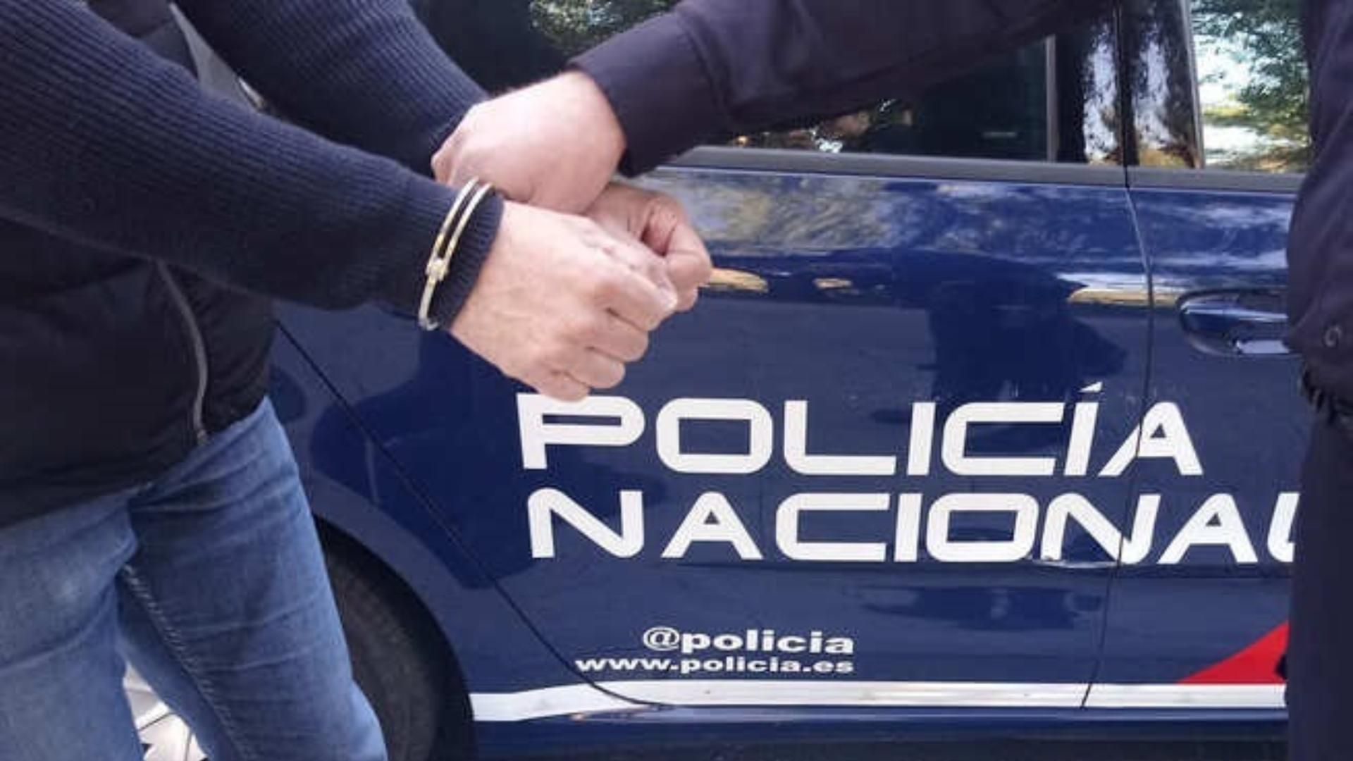 Un hombre, detenido por la policía
