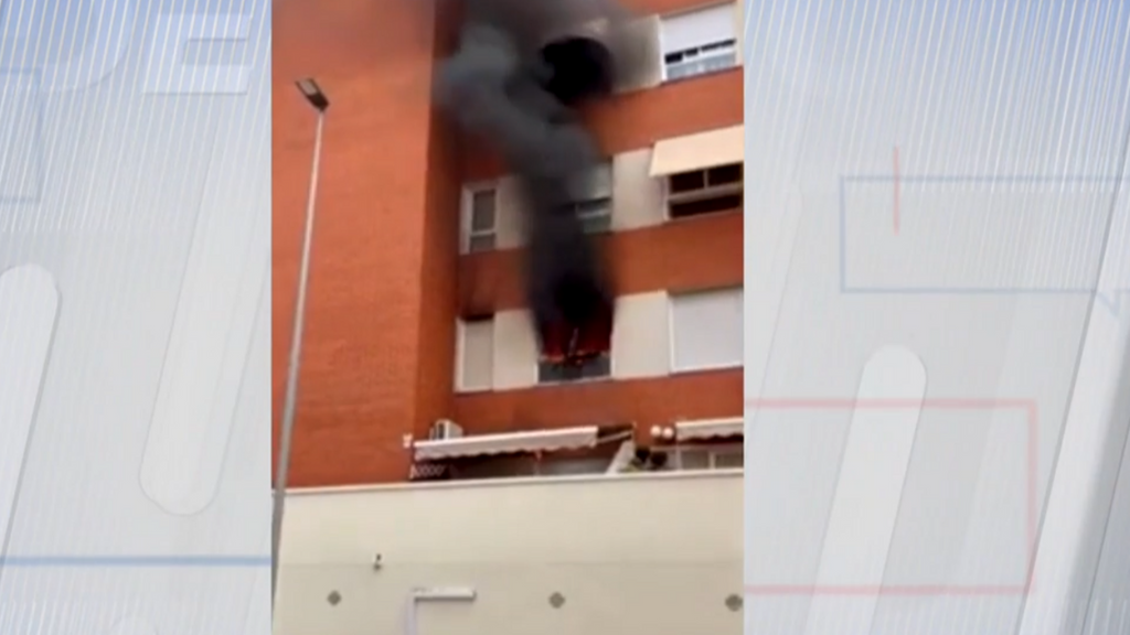 Un joven de 25 años encierra a su madre y prende fuego la vivienda: "La amenazaba con quemarla viva