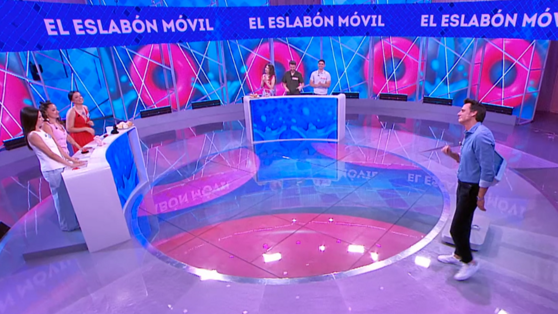 Una concursante sorprende a Ion Aramendi con un detalle lleno de cariño a Telecinco: "¡Mirad qué homenaje!"