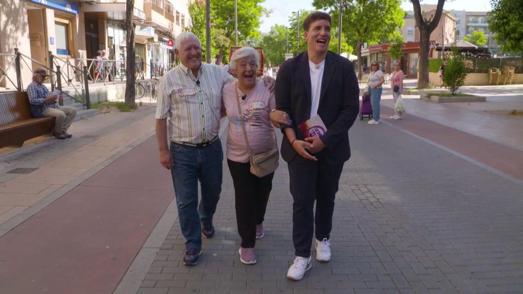 Dos concursantes desatan la risa de Xuso Jones al confesarle el secreto de su larga relación