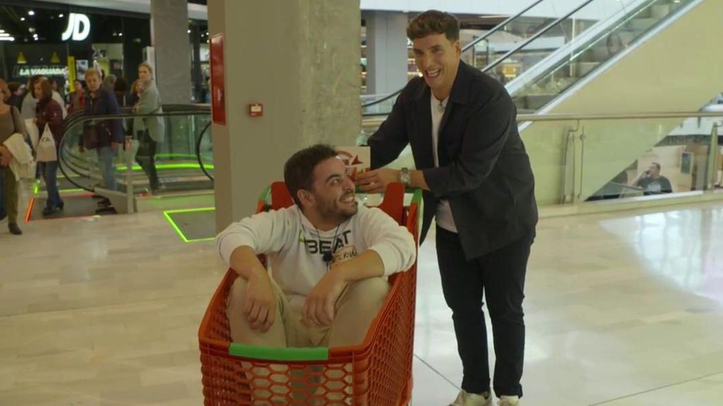 Xuso Jones propone a un concursante participar en 'Lo sabe, no lo sabe' en un peculiar vehículo: "Es como el papamóvil"