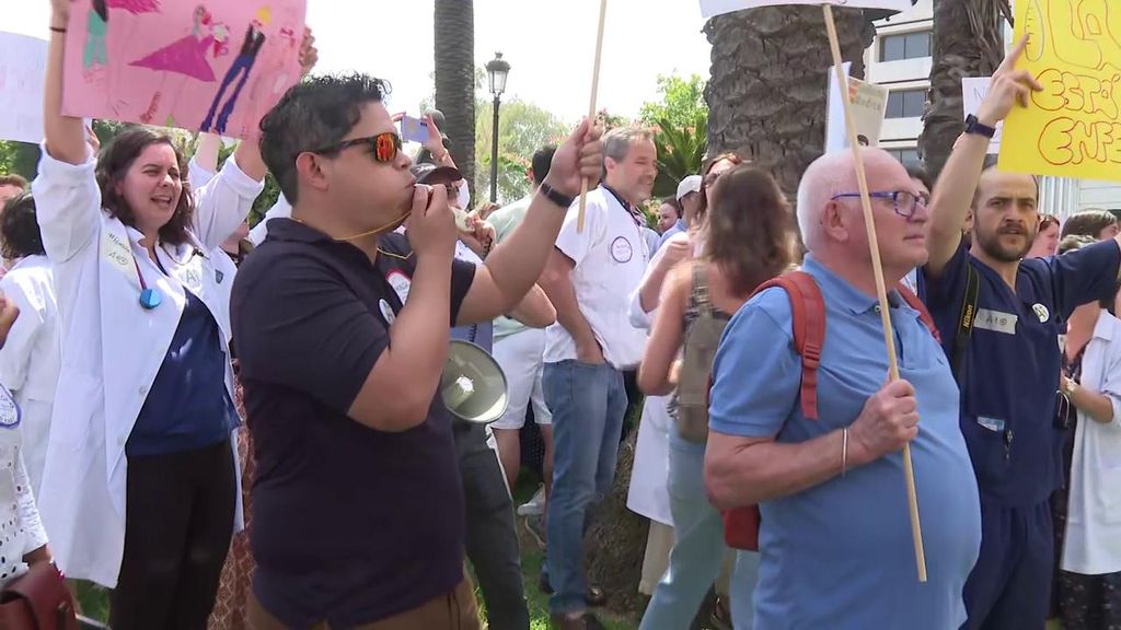 Continúa la huelga de médicos ante la precariedad laboral: "Este colectivo tiene unas necesidades especiales"