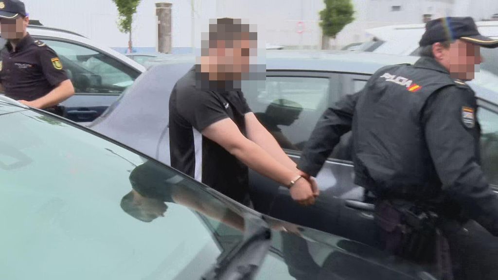 El monitor de la piscina de Marín, detenido por agresiones sexuales a menores, a su llegada a los Juzgados