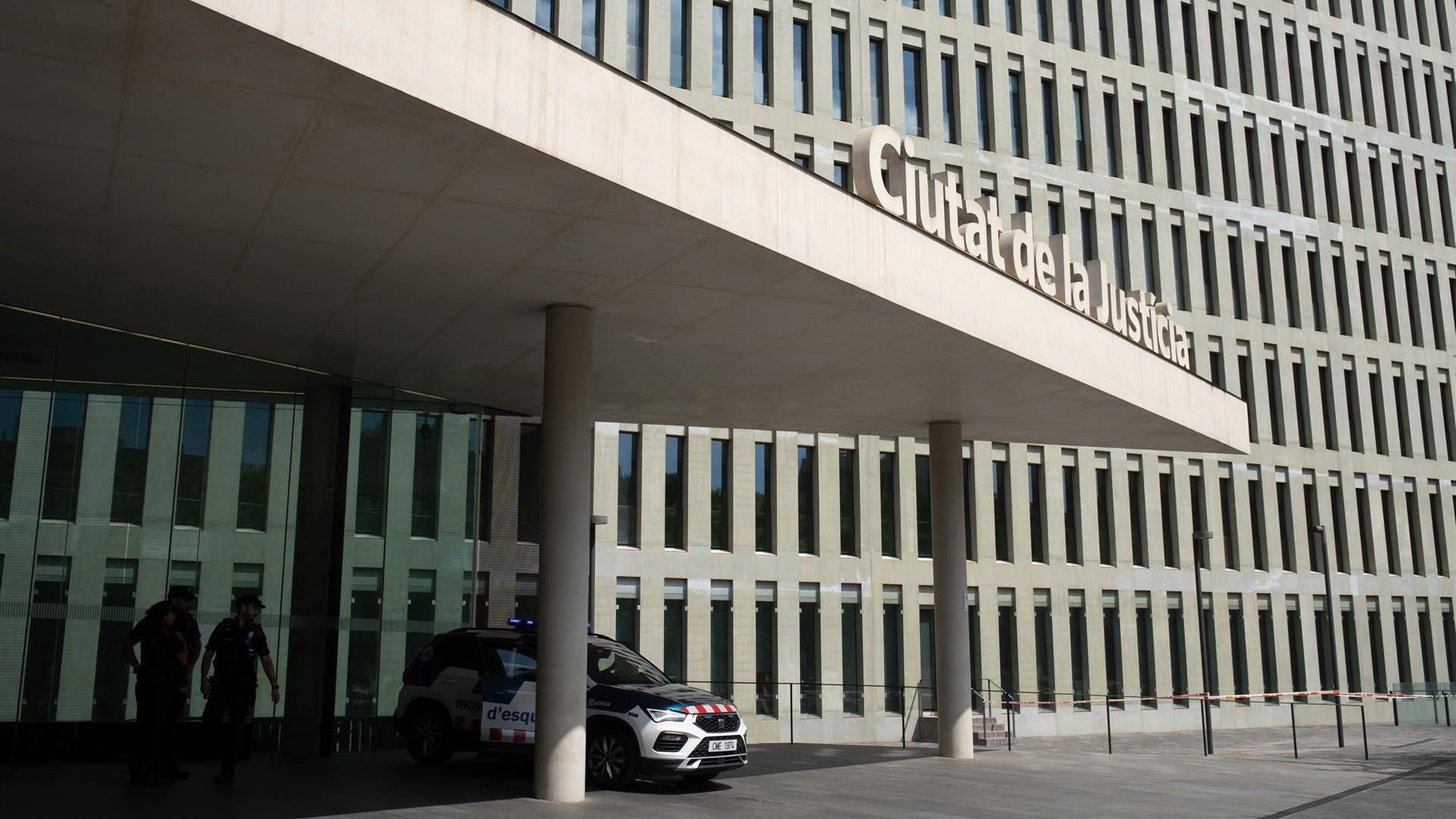 Vista de la fachada de la Ciutat de la Justicia.