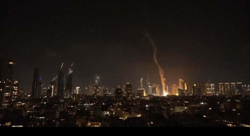 Bombardeos iraníes contra Israel, que responde atacando una refinería de gas en el golfo Pérsico