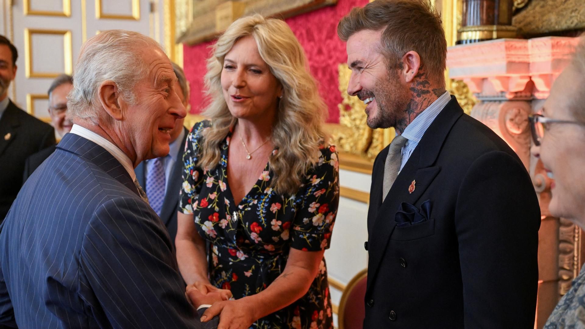 David Beckham con el rey Carlos III en el 35 aniversario de The King's Foundation