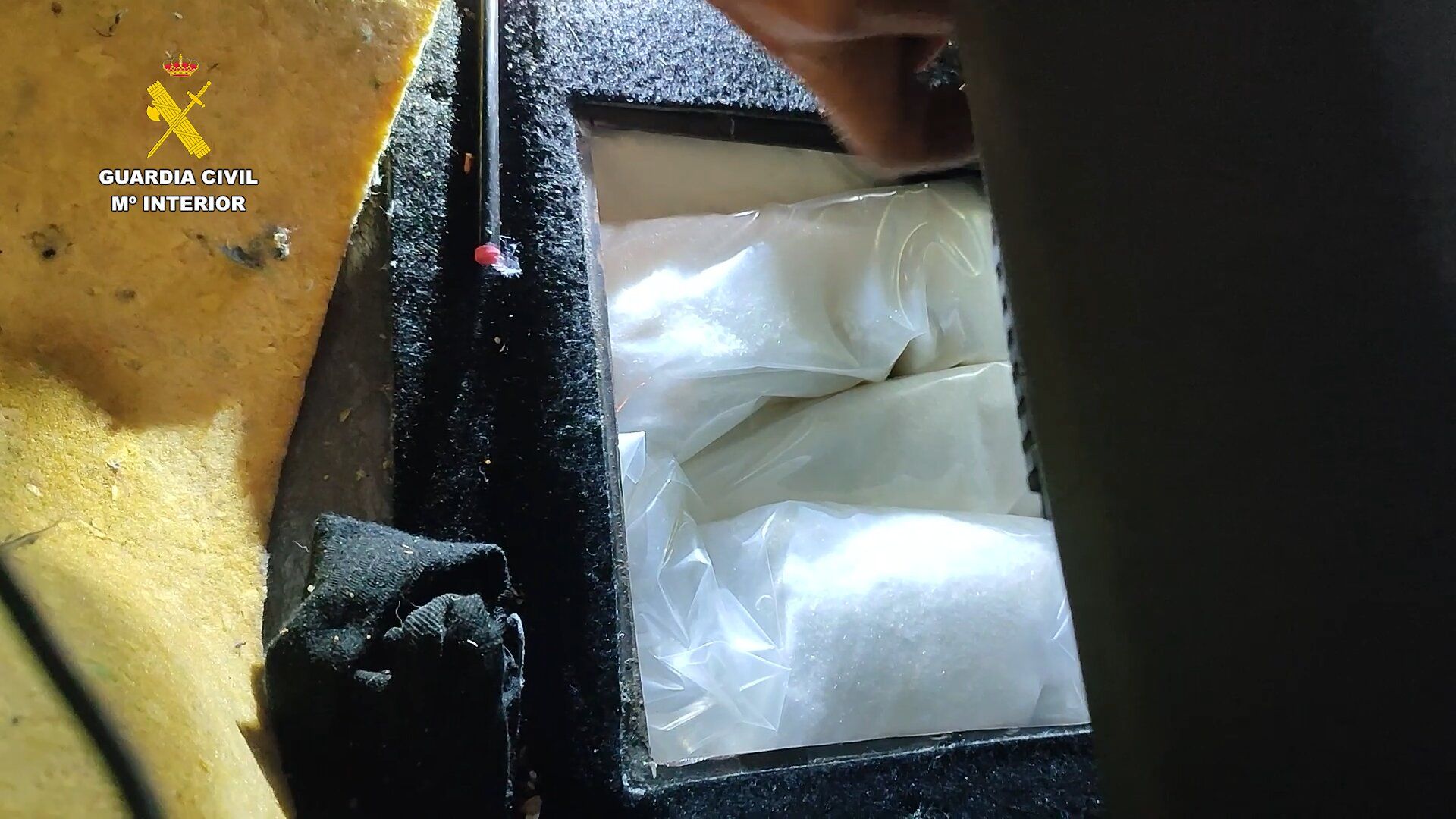 Droga oculta en coche