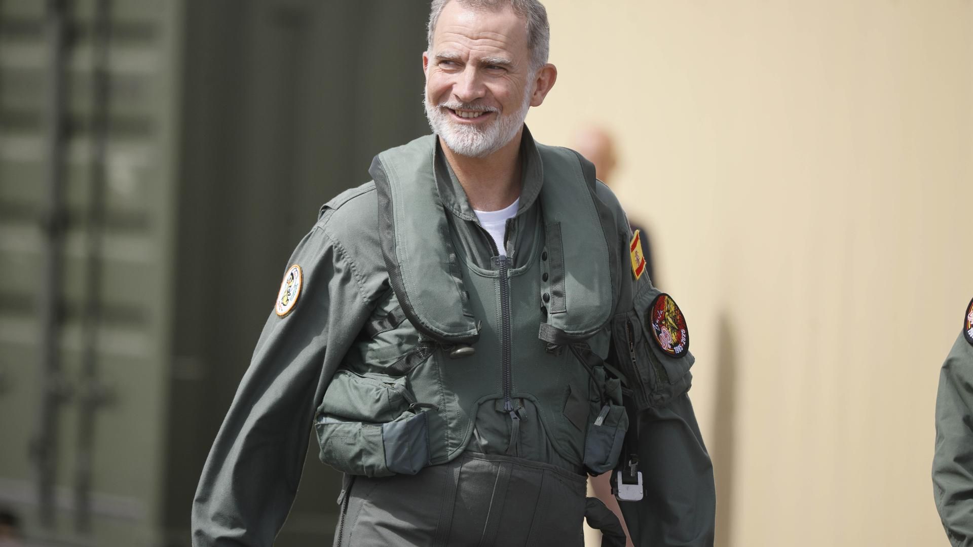 Felipe VI se pone a los mandos del avión en el que se formará la princesa Leonor