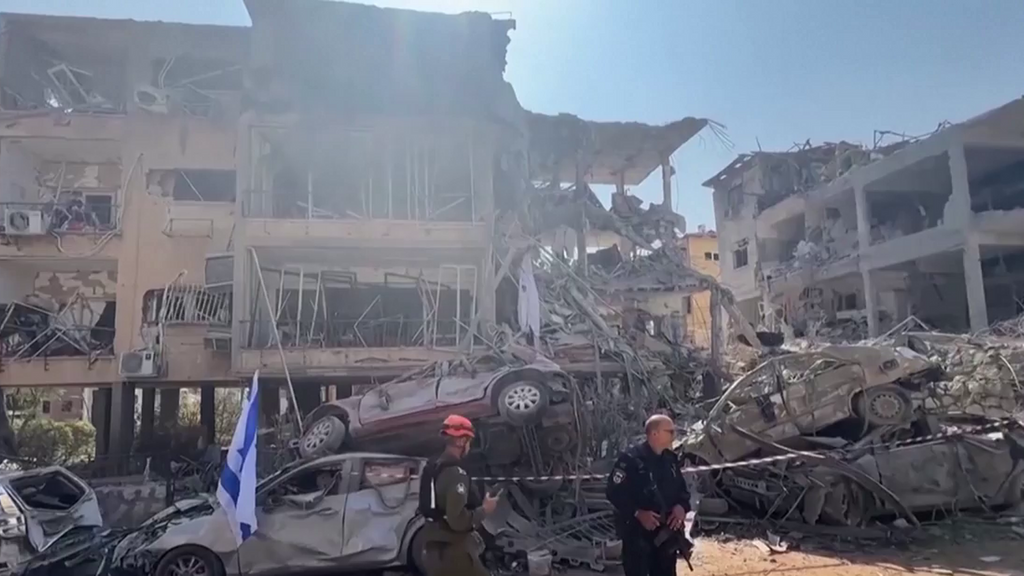 Irán responde a Israel con varias oleadas de ataques