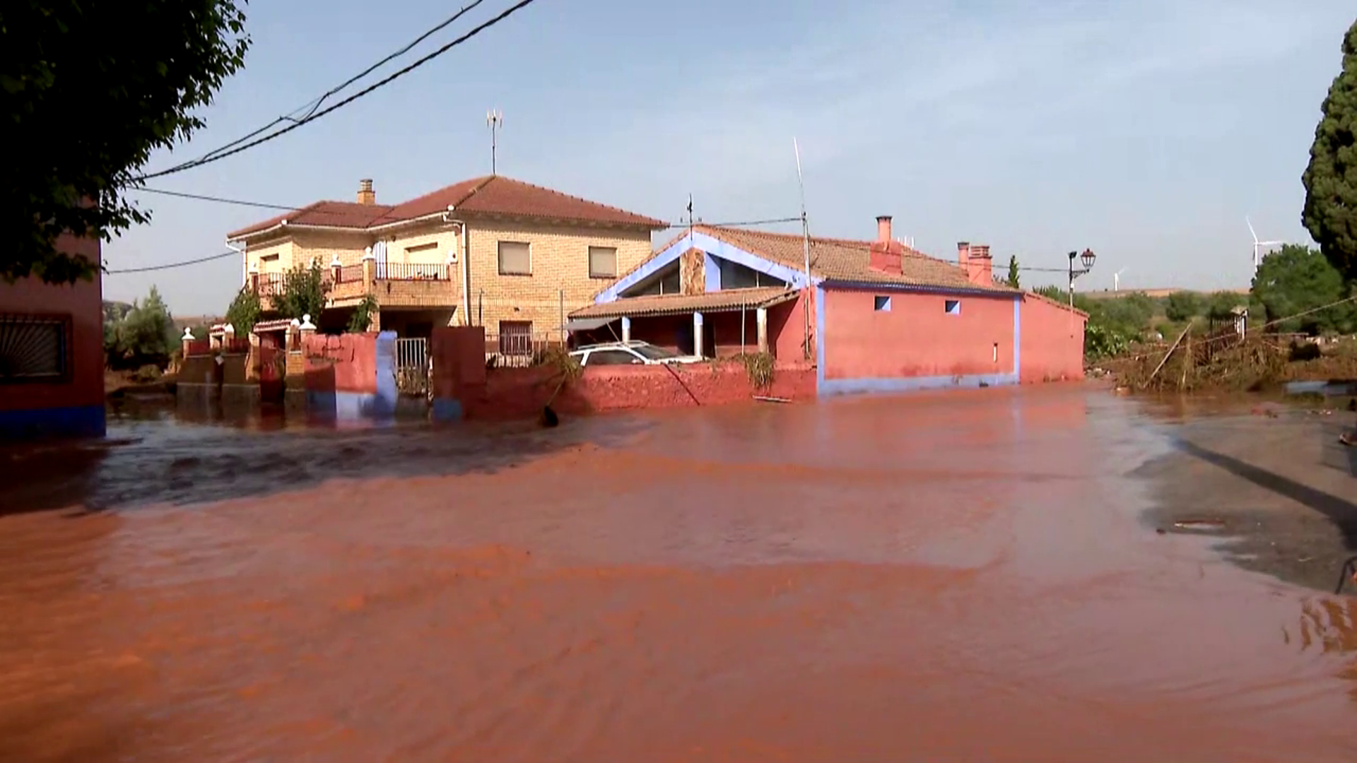 Las fuertes tormentas en Aragón dejan calles anegadas y numerosos daños materiales