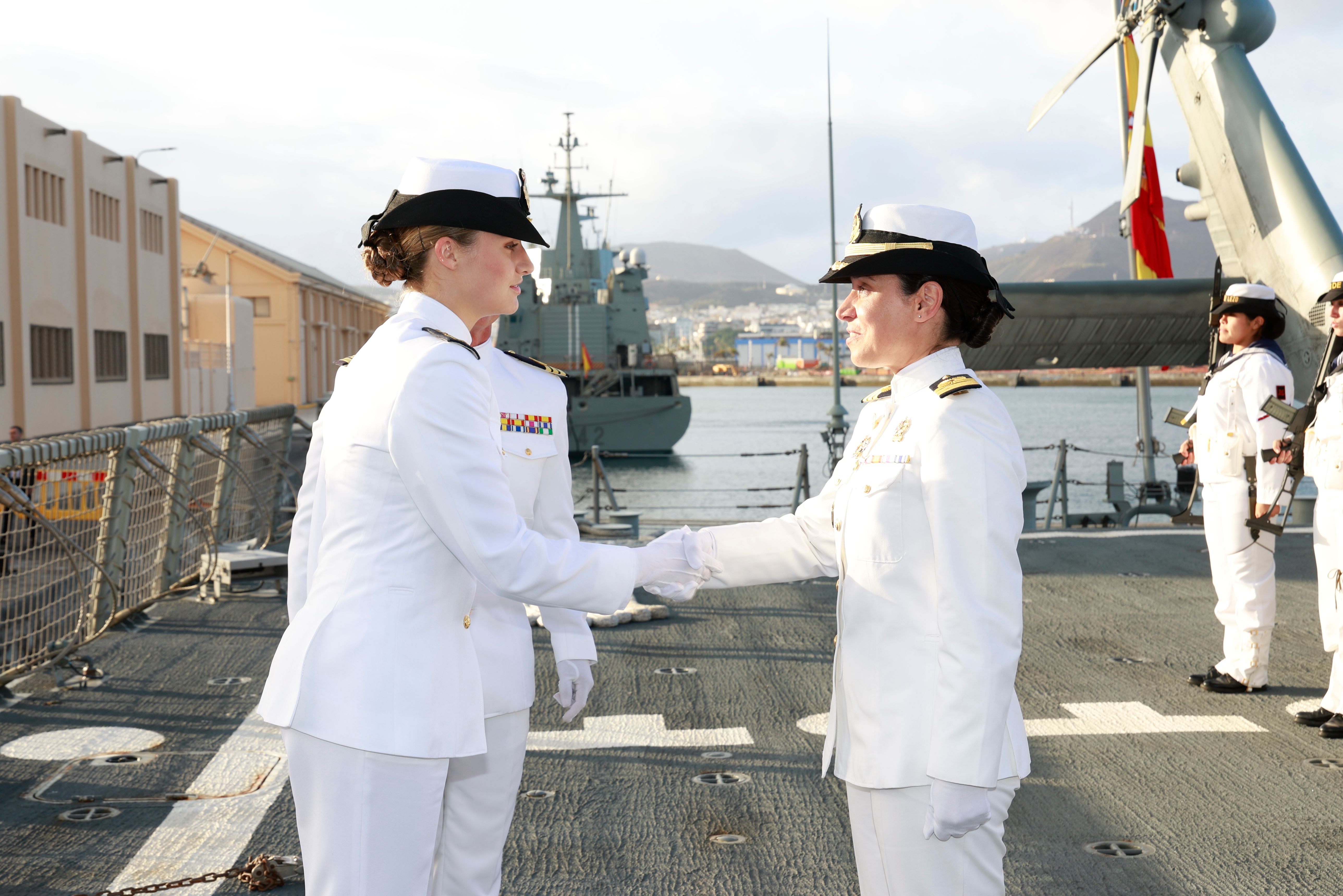 Las imágenes de la princesa Leonor embarcando en la fragata Blas de Lezo