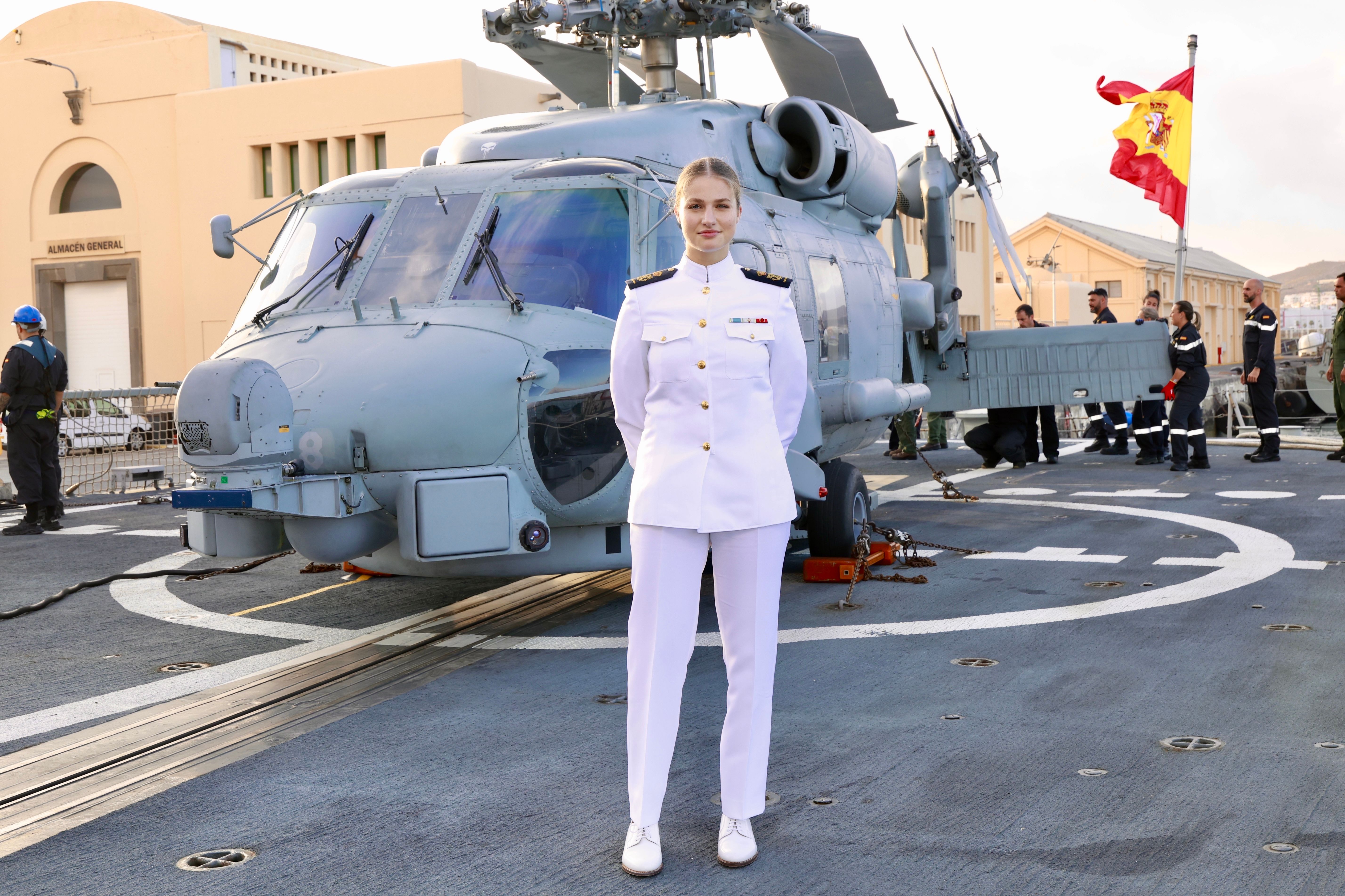 Las imágenes de la princesa Leonor embarcando en la fragata Blas de Lezo
