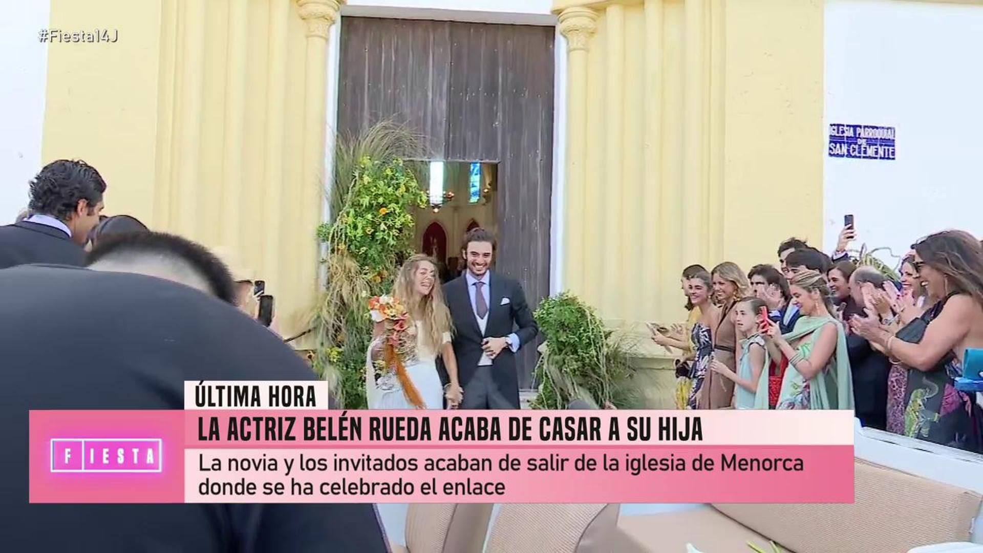 Los novios, a la salida de la iglesia