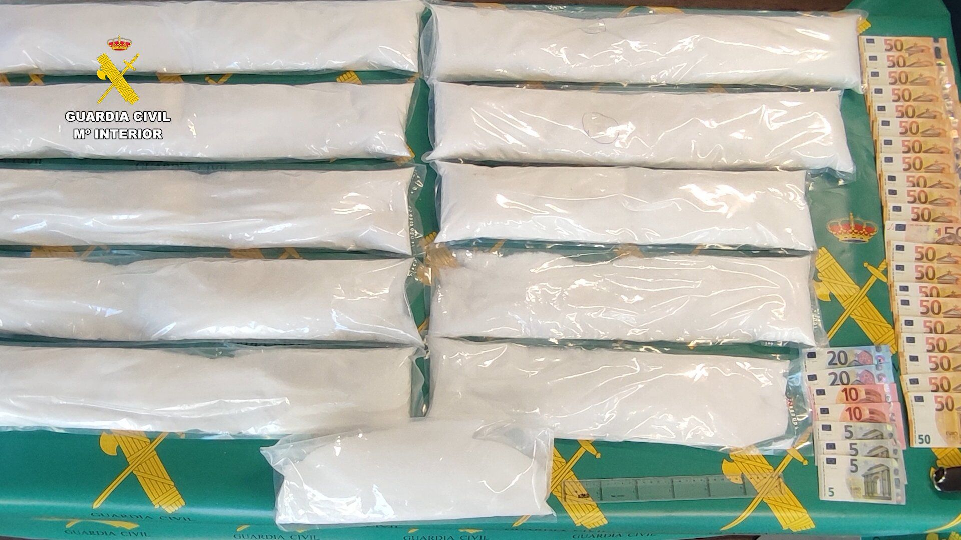 Descubren una sofisticada trampilla en un coche en Denia, Alicante: ocultaba 20 kilos de droga