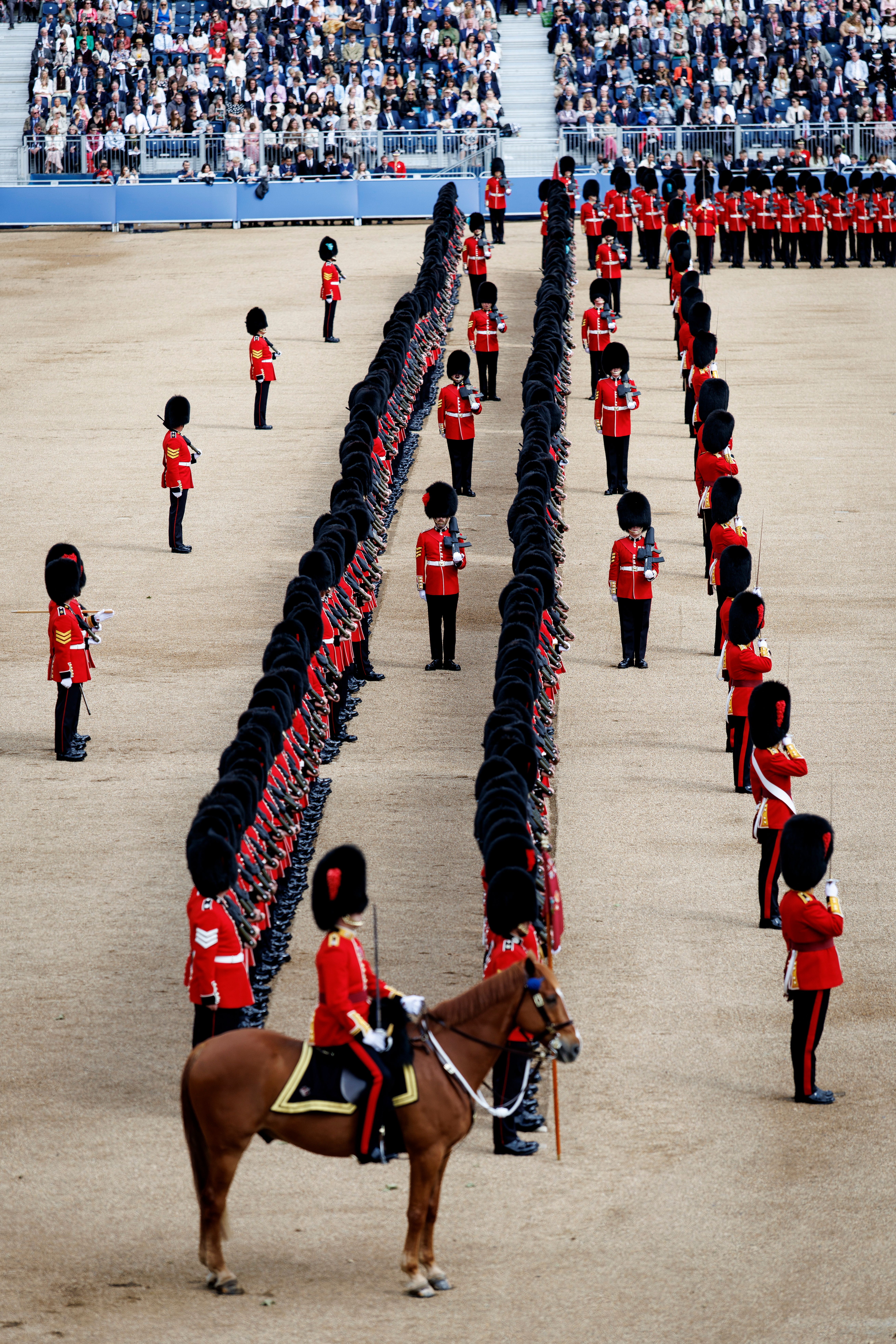Reino Unido celebra su colorido ‘Trooping the Colour’ por el cumpleaños del rey Carlos III