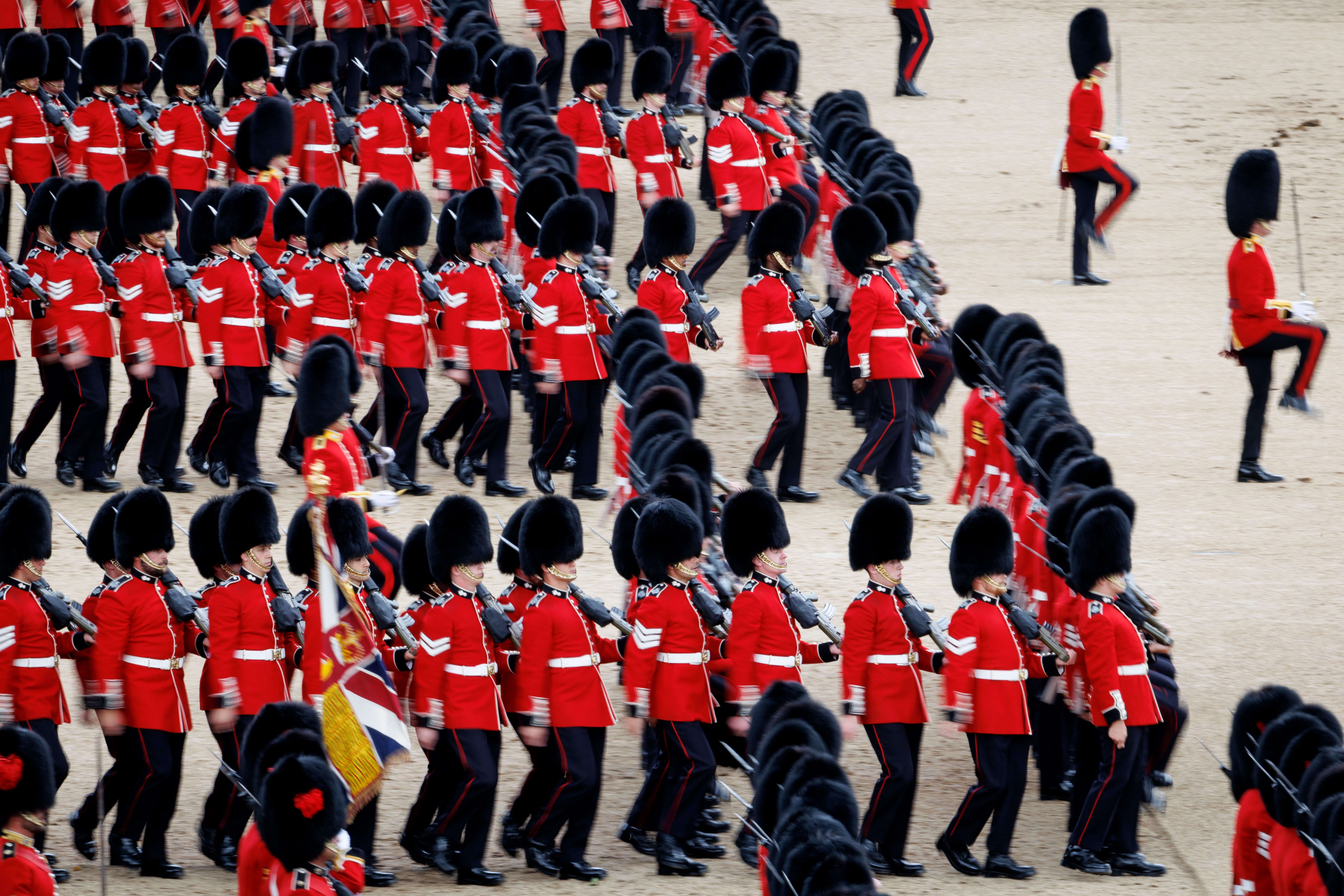 Reino Unido celebra su colorido ‘Trooping the Colour’ por el cumpleaños del rey Carlos III