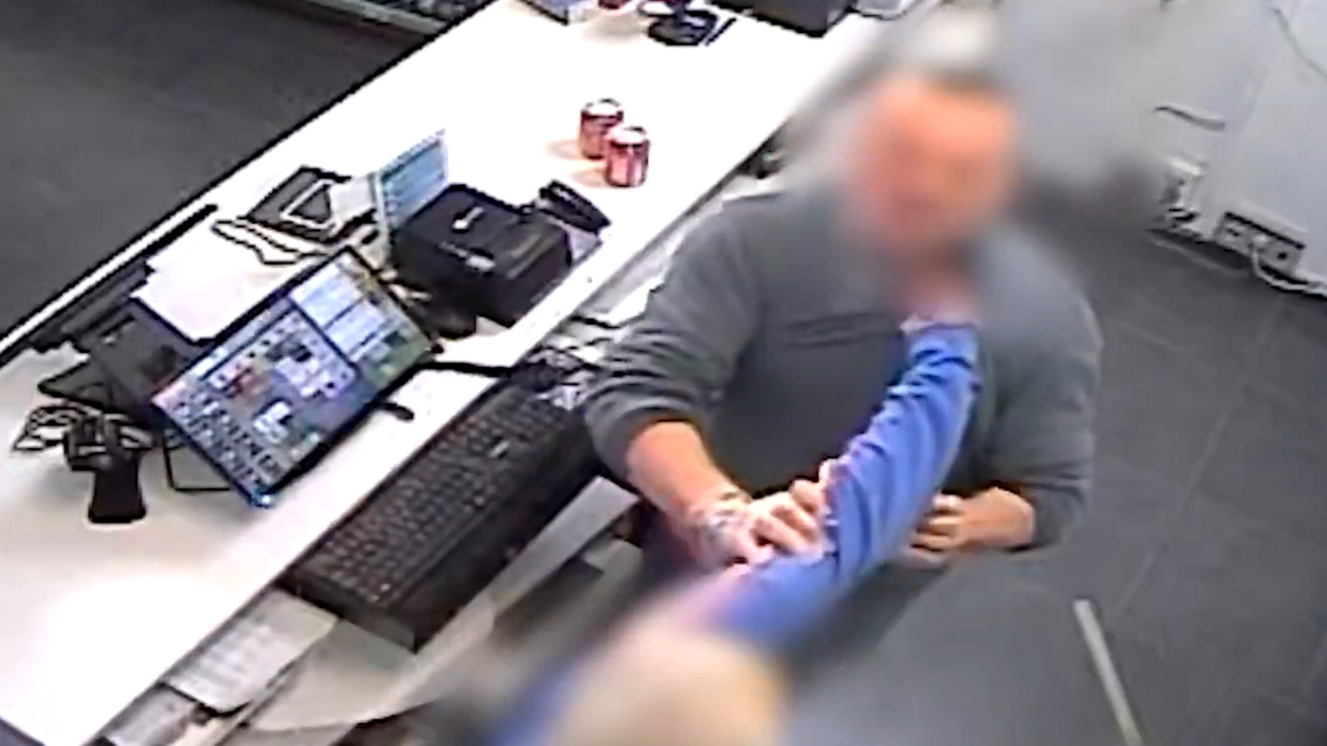 Robo violento en una gasolinera en Almería