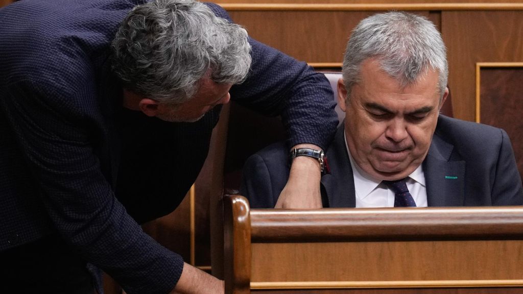 Santos Cerdán todavía no ha entregado su acta de diputado mientras la oposición sigue cargando contra el PSOE
