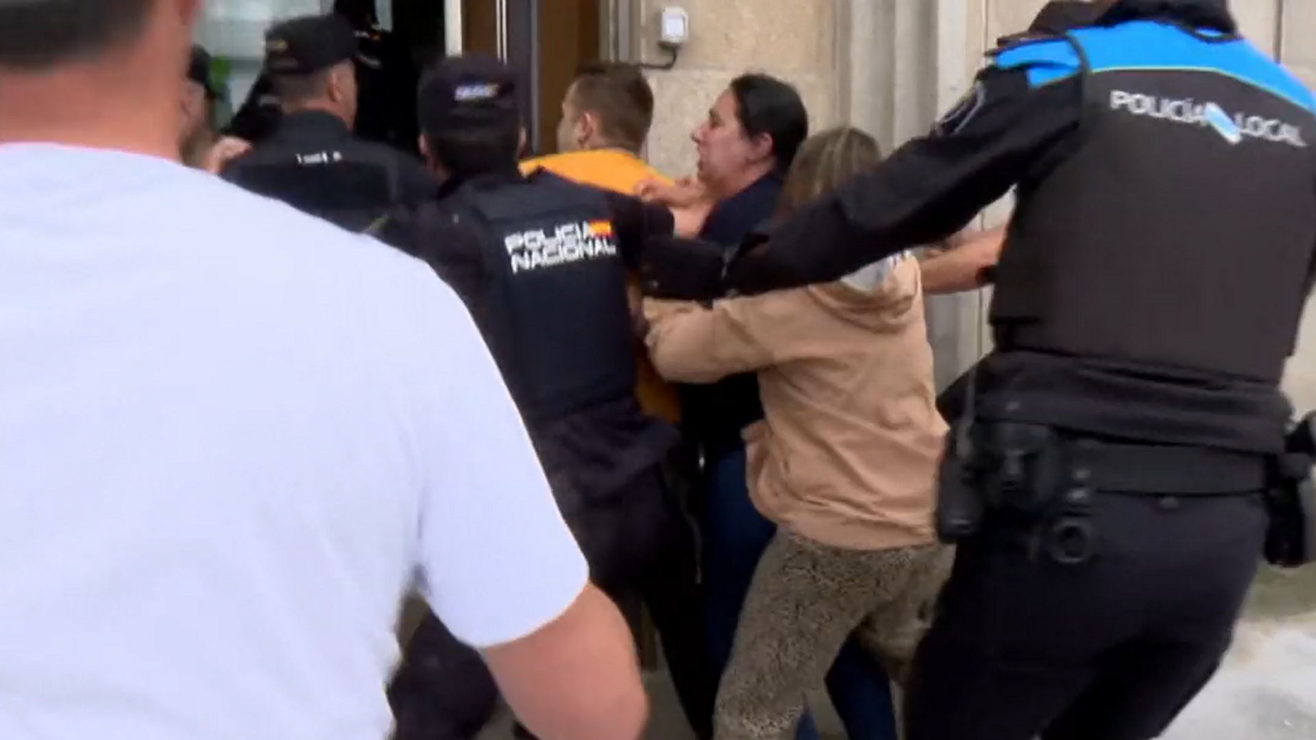 Tensión en Marín tras la llegada del monitor de piscina acusado de abuso sexual a menores