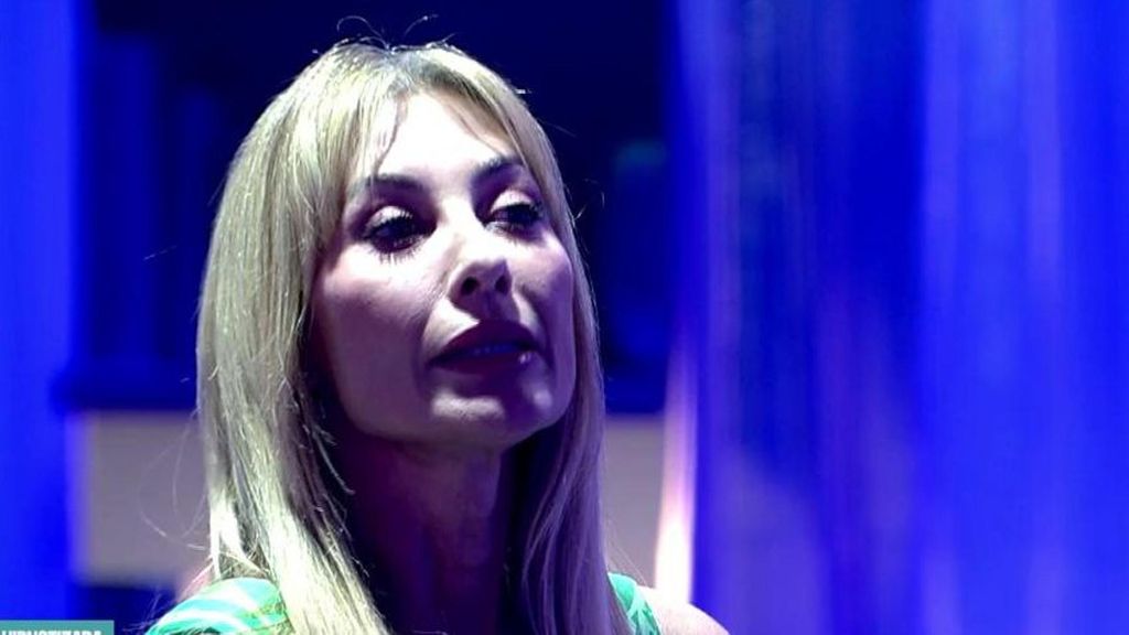 Mónica Pont, destrozada por las críticas de su familia: "Necesito salir de plató para ir a devolver" Fiesta 2025 Top Vídeos 680