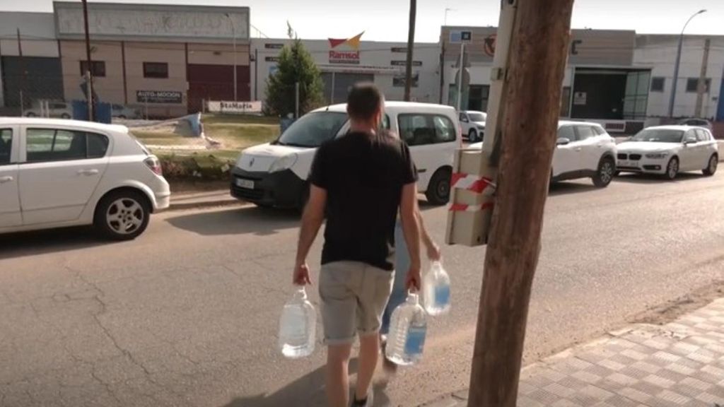 Una fuga retrasa el restablecimiento de agua en 11 municipios de Sevilla afectados por una avería