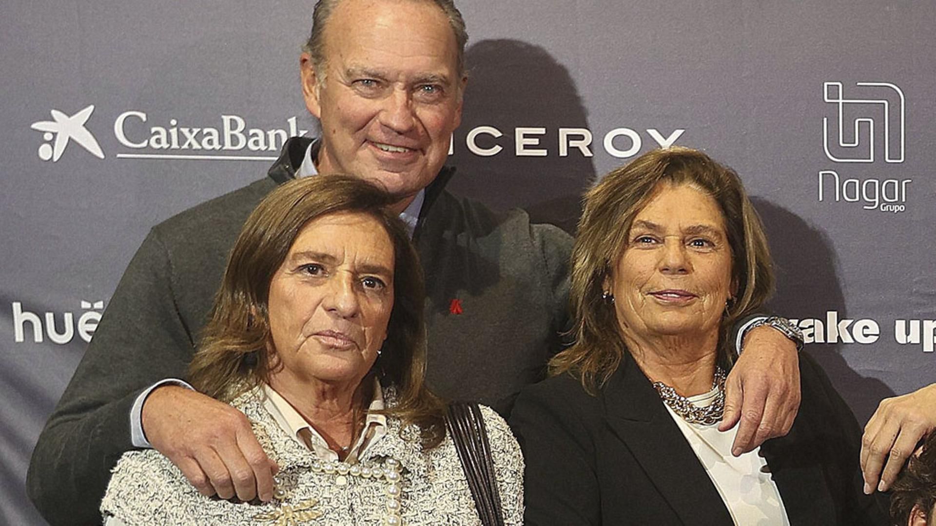 Bertín Osborne y dos de sus hermanas Bertín Osborne y dos de sus hermanas