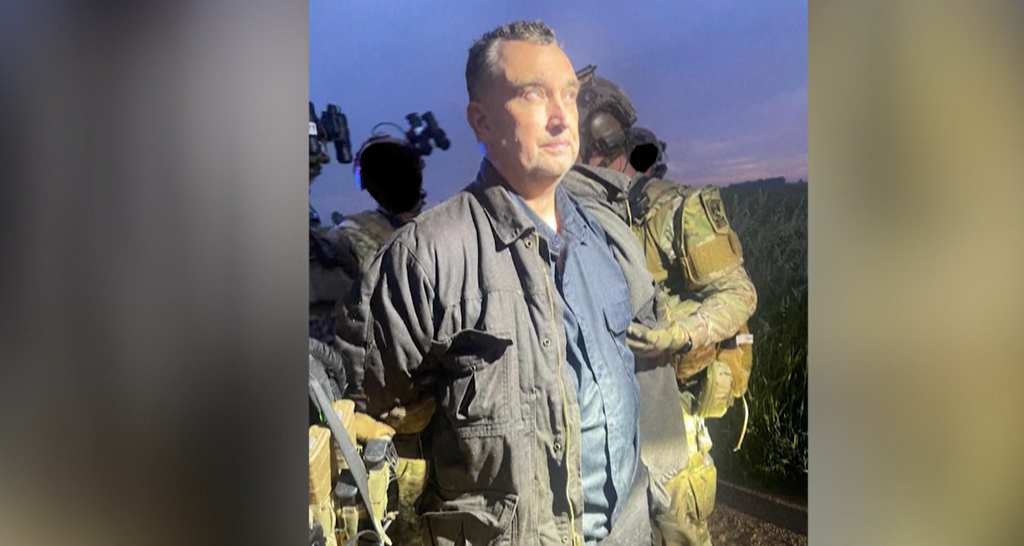 Detienen a Vance Boelter, presunto autor del asesinato de la congresista demócrata y su marido en Minessota