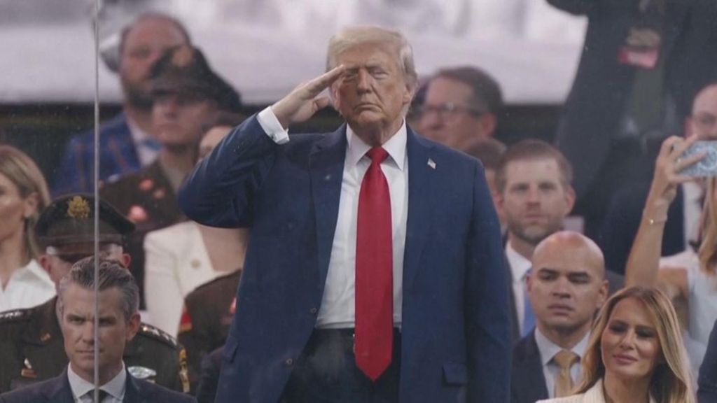 Donald Trump alardea de fuerza en medio de protestas masivas en su contra