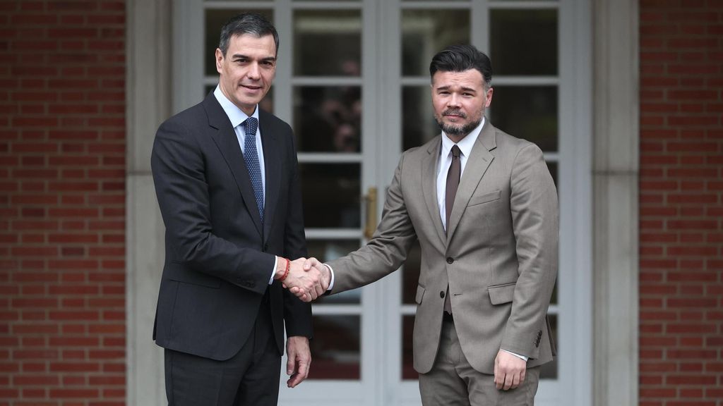 El presidente del Gobierno, Pedro Sánchez, y el diputado de ERC, Gabriel Rufián