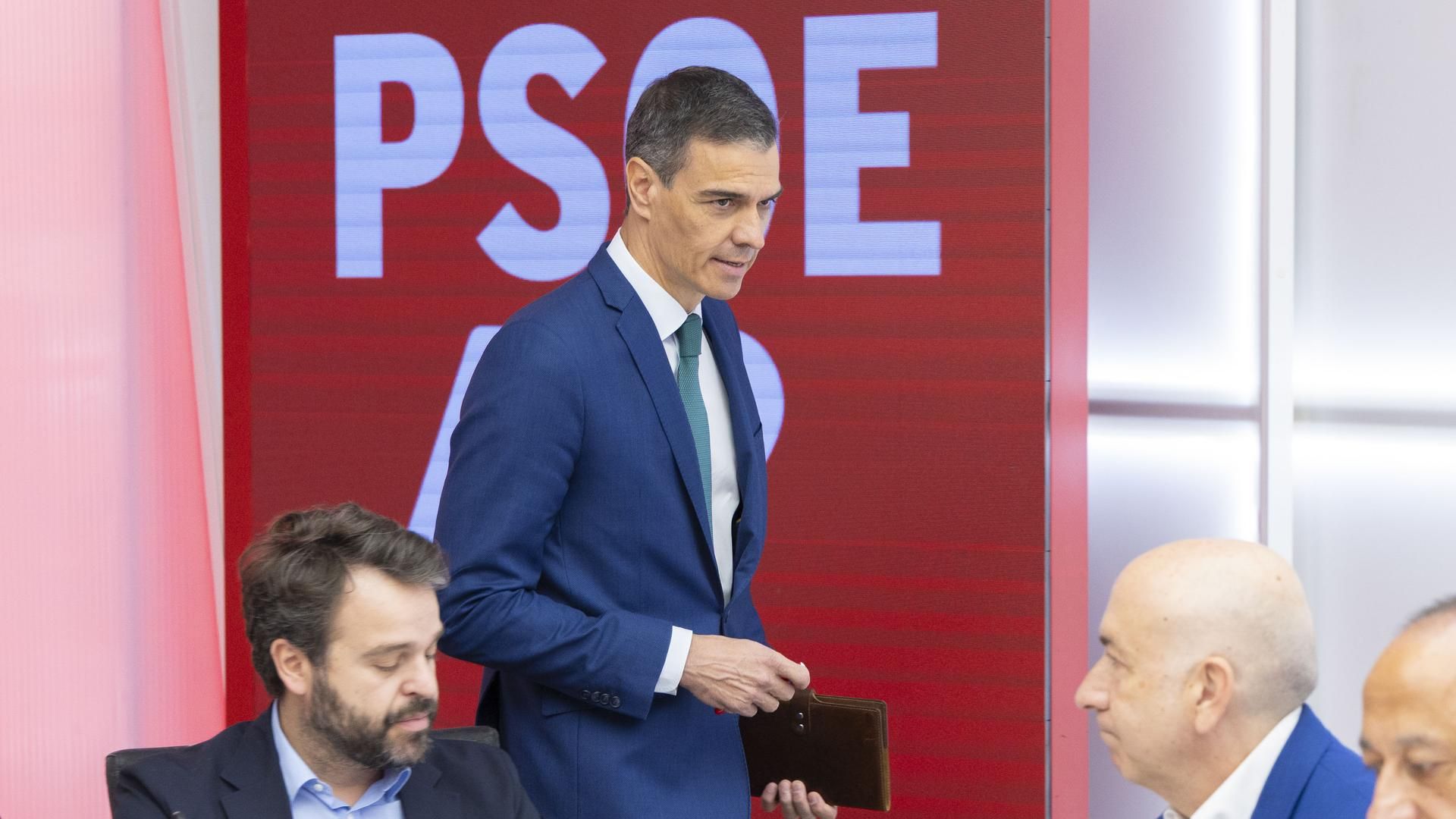 El secretario general del PSOE, Pedro Sánchez, a su llegada a la reunión de la Ejecutiva Federal del partido celebrada este lunes en Ferraz.