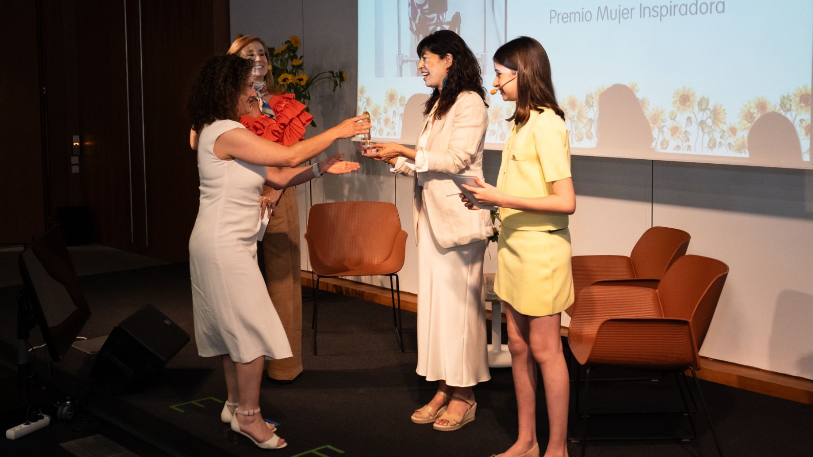 Elena García Armada recibe el premio Mujer Inspiradora 2025