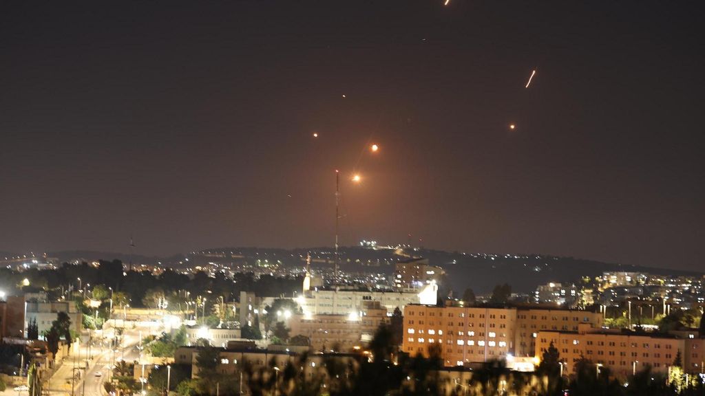 Irán responde con un centenar de misiles a Israel tras el bombardeo a sus instalaciones nucleares
