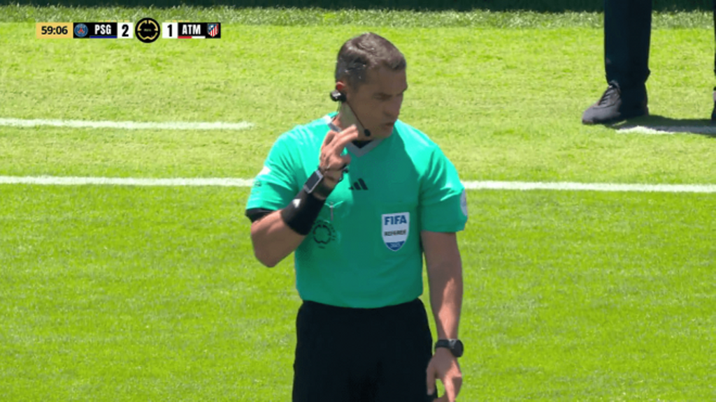 Istvan Kovacs no tiene piedad y señala un penalti por mano de Le Normand que aumenta la sangría del PSG