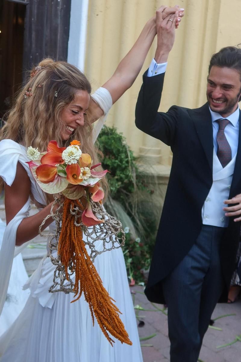 Los novios, a la salida