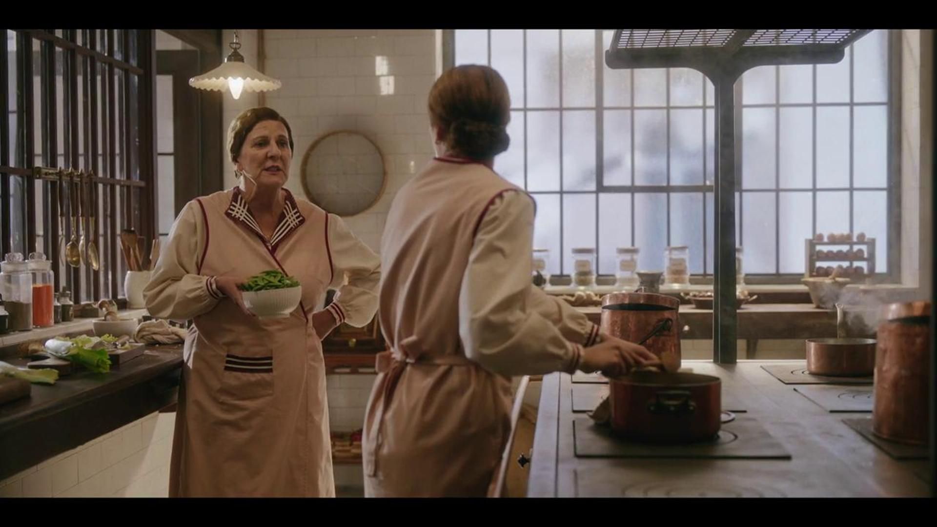 Las chicas de 'La Favorita' preparan el menú para una importante cena en el restaurante